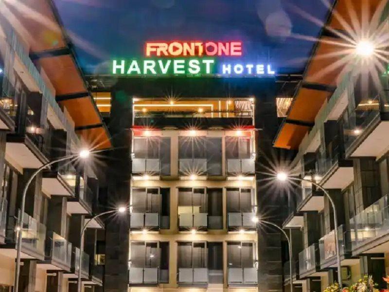 Front One Harvest Hotel Wonosobo Exterior foto