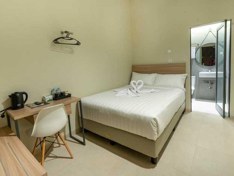 Front One Harvest Hotel Wonosobo Exterior foto